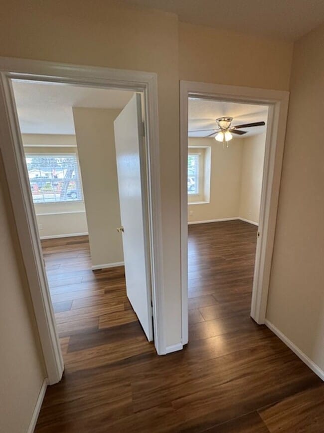 Building Photo - Beautiful 3 bedroom 2 bath HOME . . .  Clo...