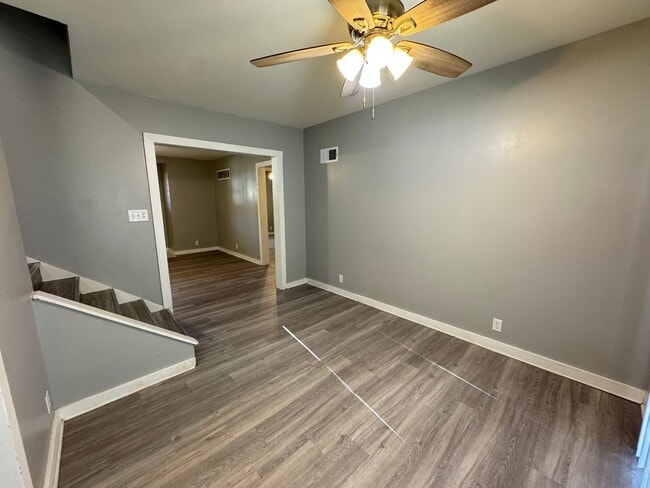 Building Photo - short term lease available