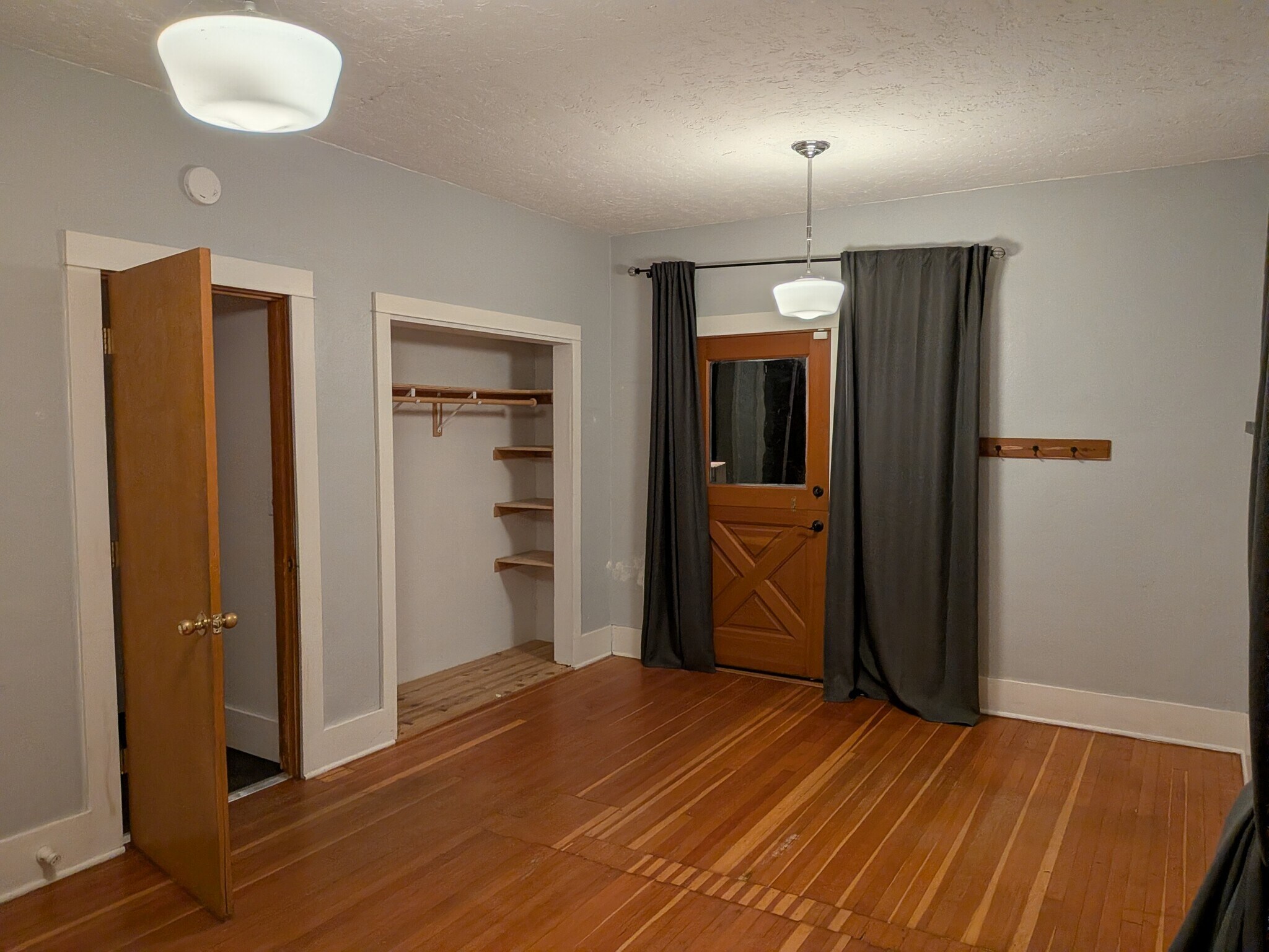 Master bedroom - 2405 NE 49th Ave