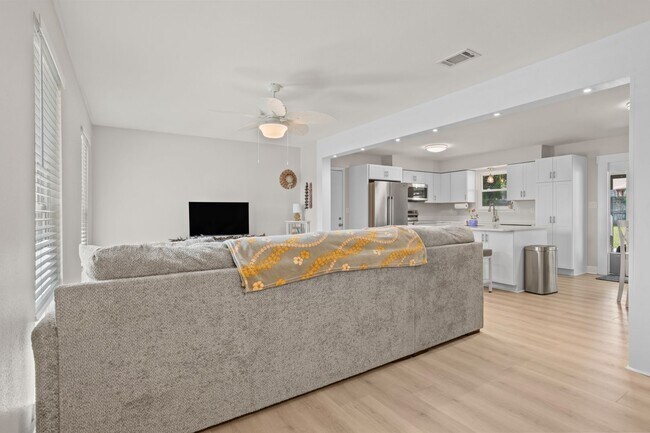 Building Photo - 4570 Yacht Harbor Dr