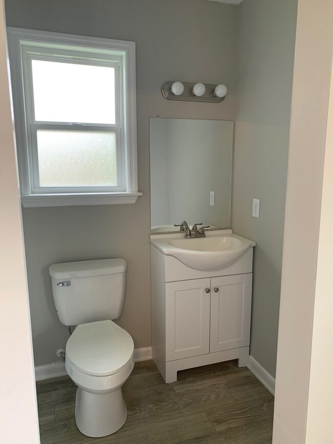 Building Photo - *NEWLY REMODELED*