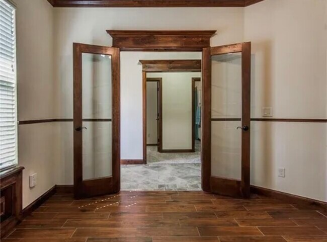 Office - 8713 Mercato St