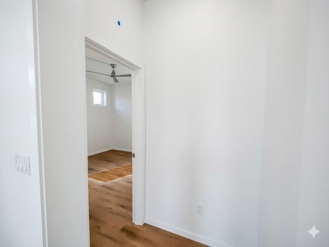 Building Photo - Fully Fenced Private Single-Level 2x2 Retreat in Bend with Bonus Office Nook!