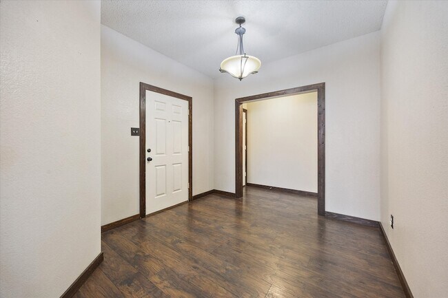 Building Photo - 2701 Redwood St