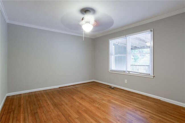 Building Photo - 1640 Belle Isle Cir NE