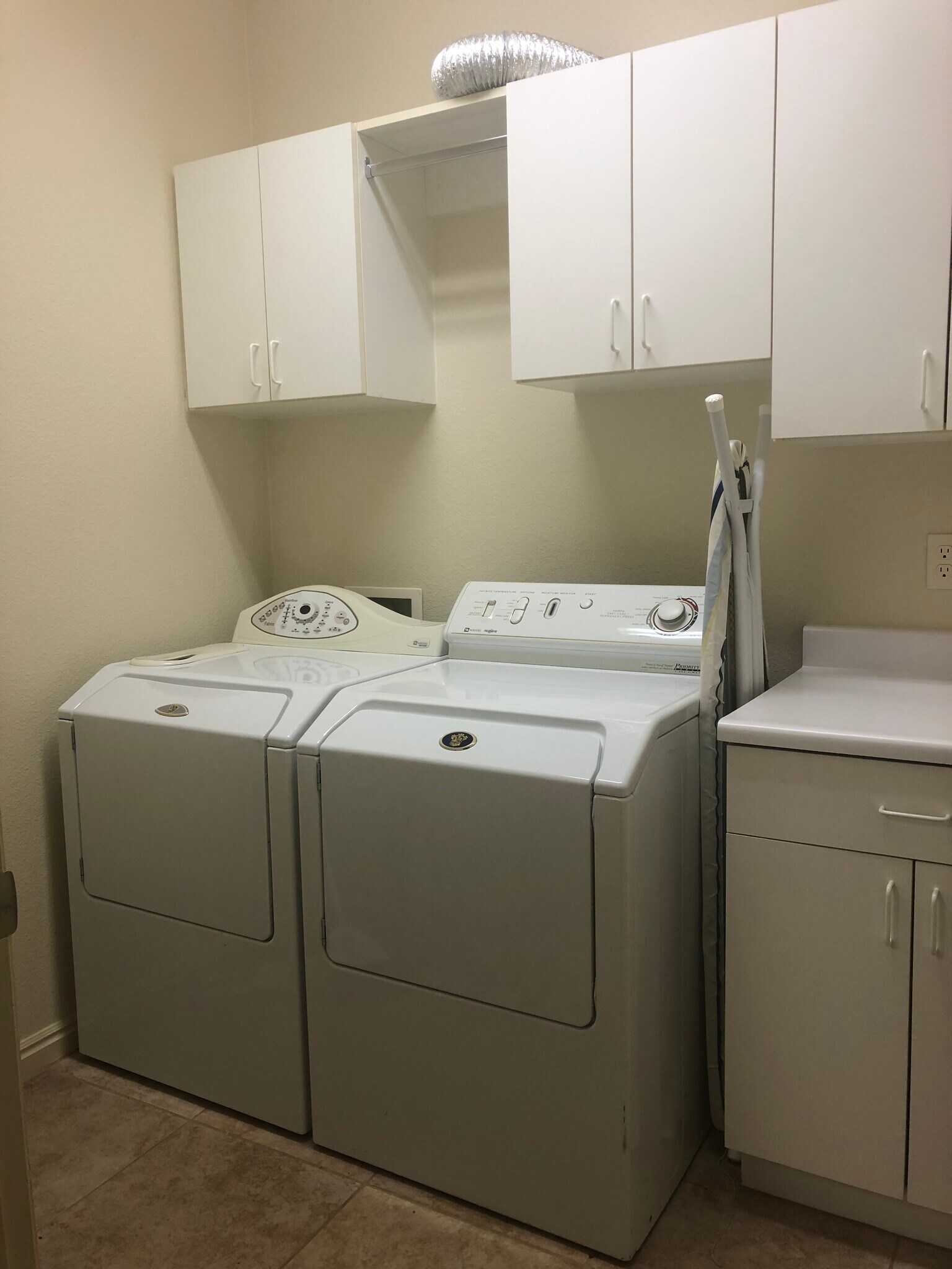 In house laundry room - 1806 N Dixie Downs Rd