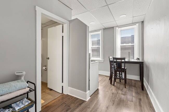 Building Photo - 70 S 15th St