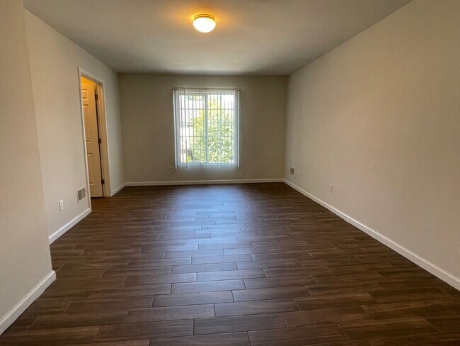 Building Photo - 8170 W Annsbury Cir