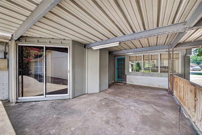 Building Photo - 1007 E Baker Rd