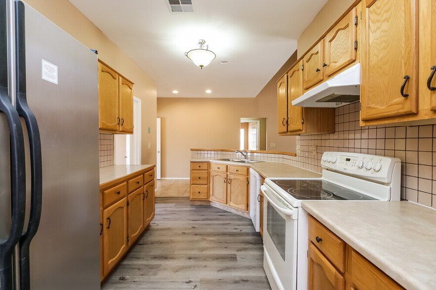 Building Photo - 23837 N 41st Ave