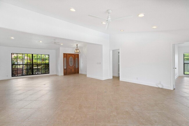 Building Photo - 21155 Shady Vista Ln
