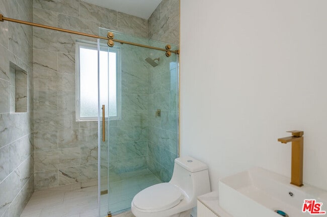 Building Photo - 4724 El Caballero Dr
