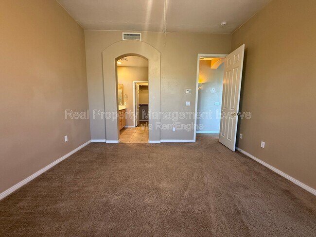 Building Photo - 16420 N Thompson Peak Pkwy