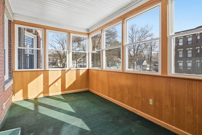 Building Photo - 44 Bardwell St