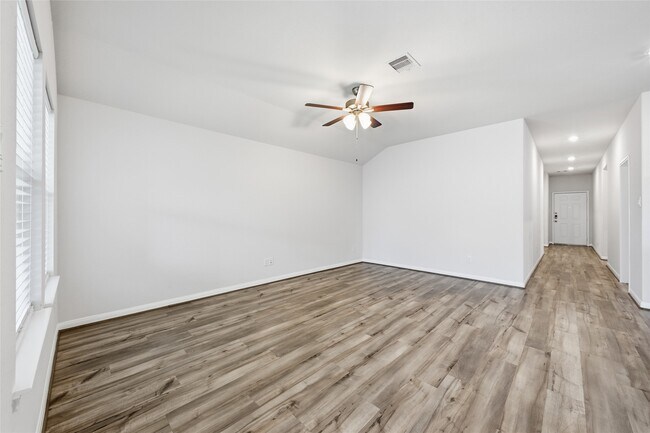 Building Photo - 7035 Toluca Dr