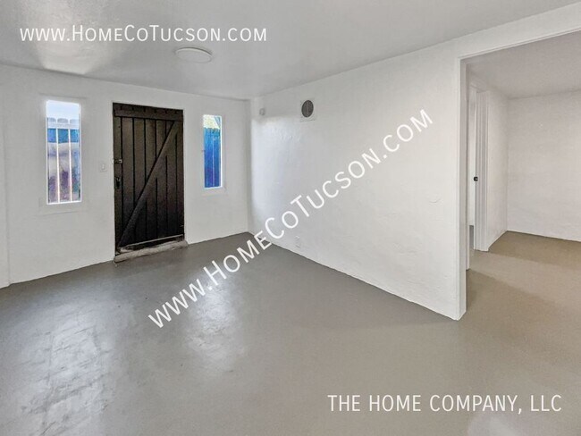 Building Photo - 940 E Florita St