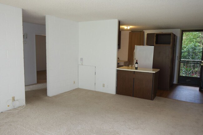 Building Photo - 2 bedroom, 1 bath, 2 parking in Waikalani Woodlands