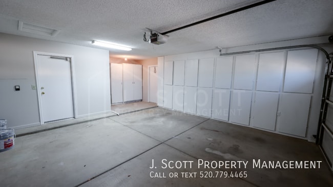 Building Photo - 8957 W Rose Ln