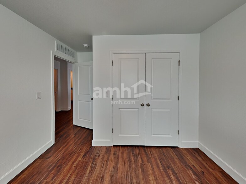 Building Photo - 6619 S 42nd Dr