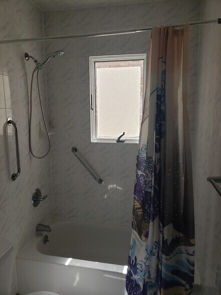 Building Photo - 24 Littlefield Ave