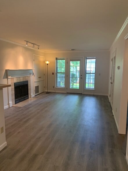 Living Room - 9 Captains Ct