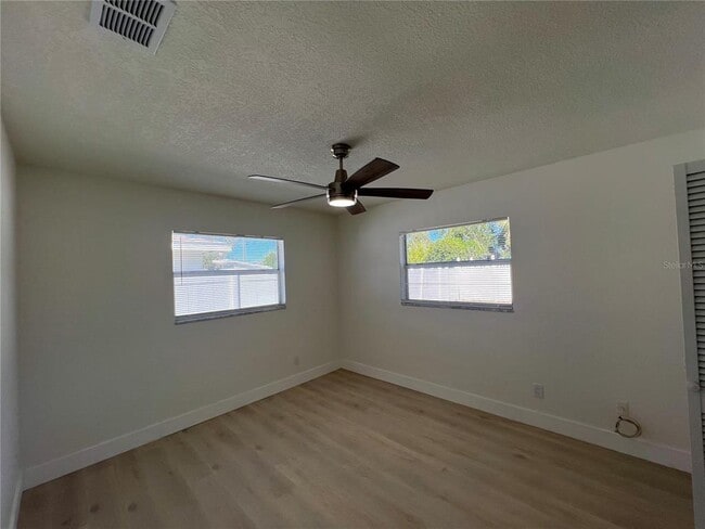 Building Photo - 2502 Tropical Shores Dr SE