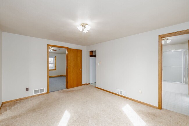 Building Photo - 138/140 Martin St