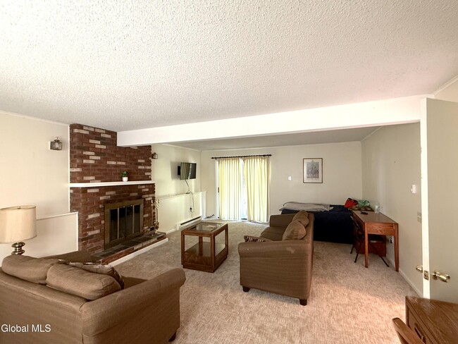 Building Photo - 12 Lakewood Dr