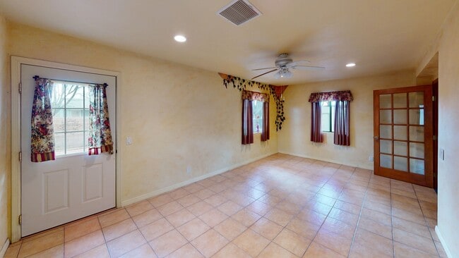 Building Photo - Newly remodeled 3 bedrooms, 2 bath home