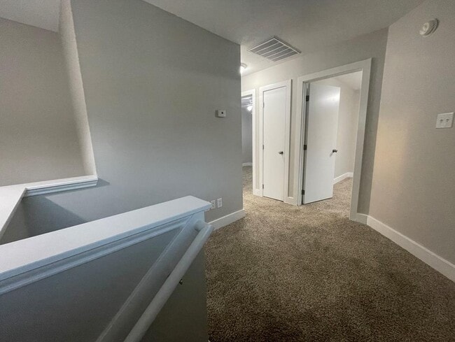 Building Photo - 906 Yacht Ct