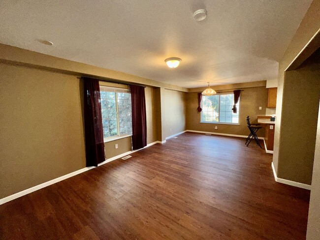 Building Photo - Beautiful Home with heated 2 car garage! C...