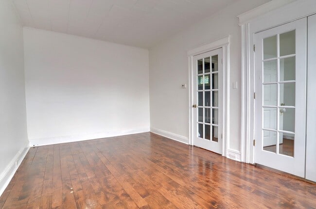 Building Photo - 12 Romaine Ave