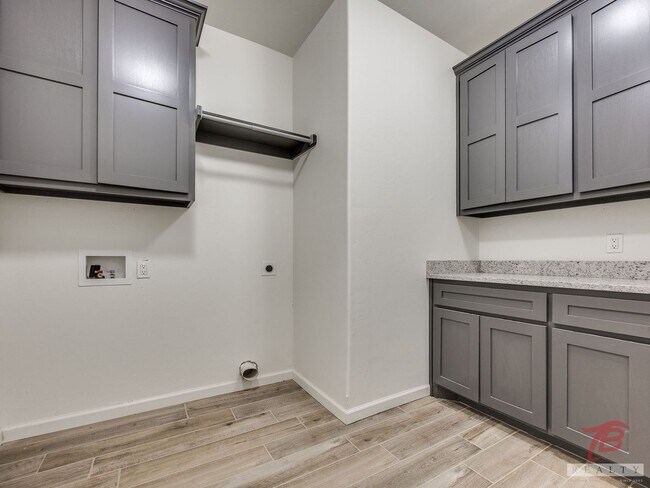 Building Photo - 1321 Chisholm Trail