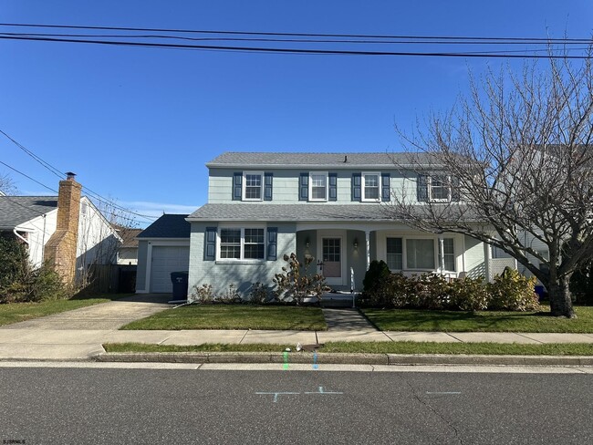 Primary Photo - 611 N Delavan Ave