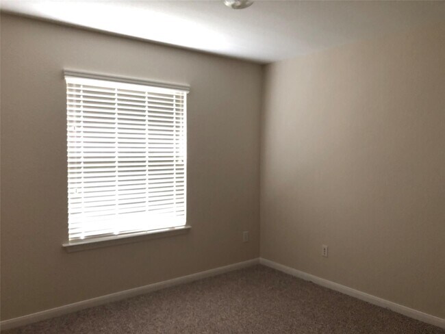 Building Photo - 26 Prairie Oak Dr