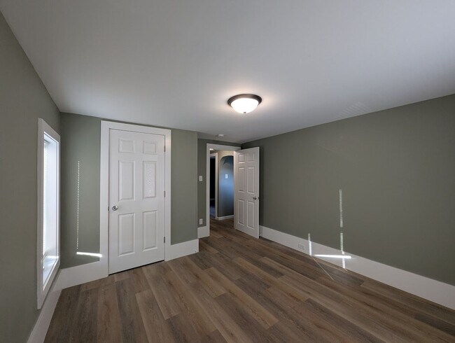 Building Photo - Newly Renovated 4 bedroom house