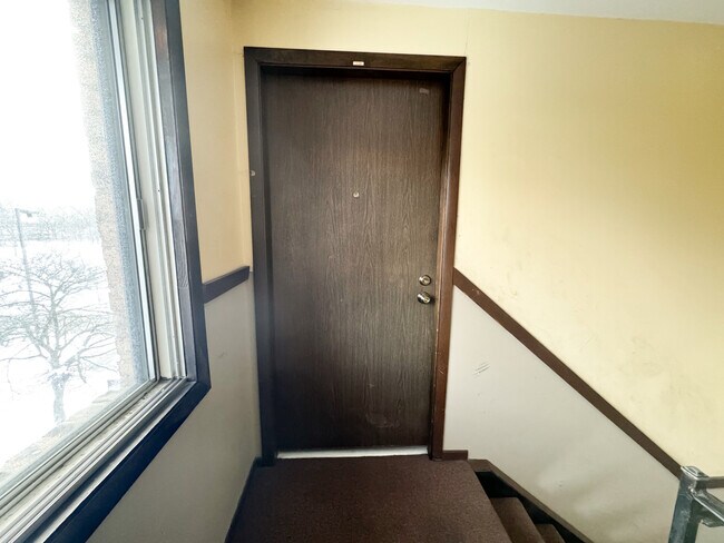 Building Photo - 2529 Spring St