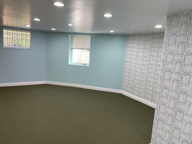 Building Photo - Downing St.