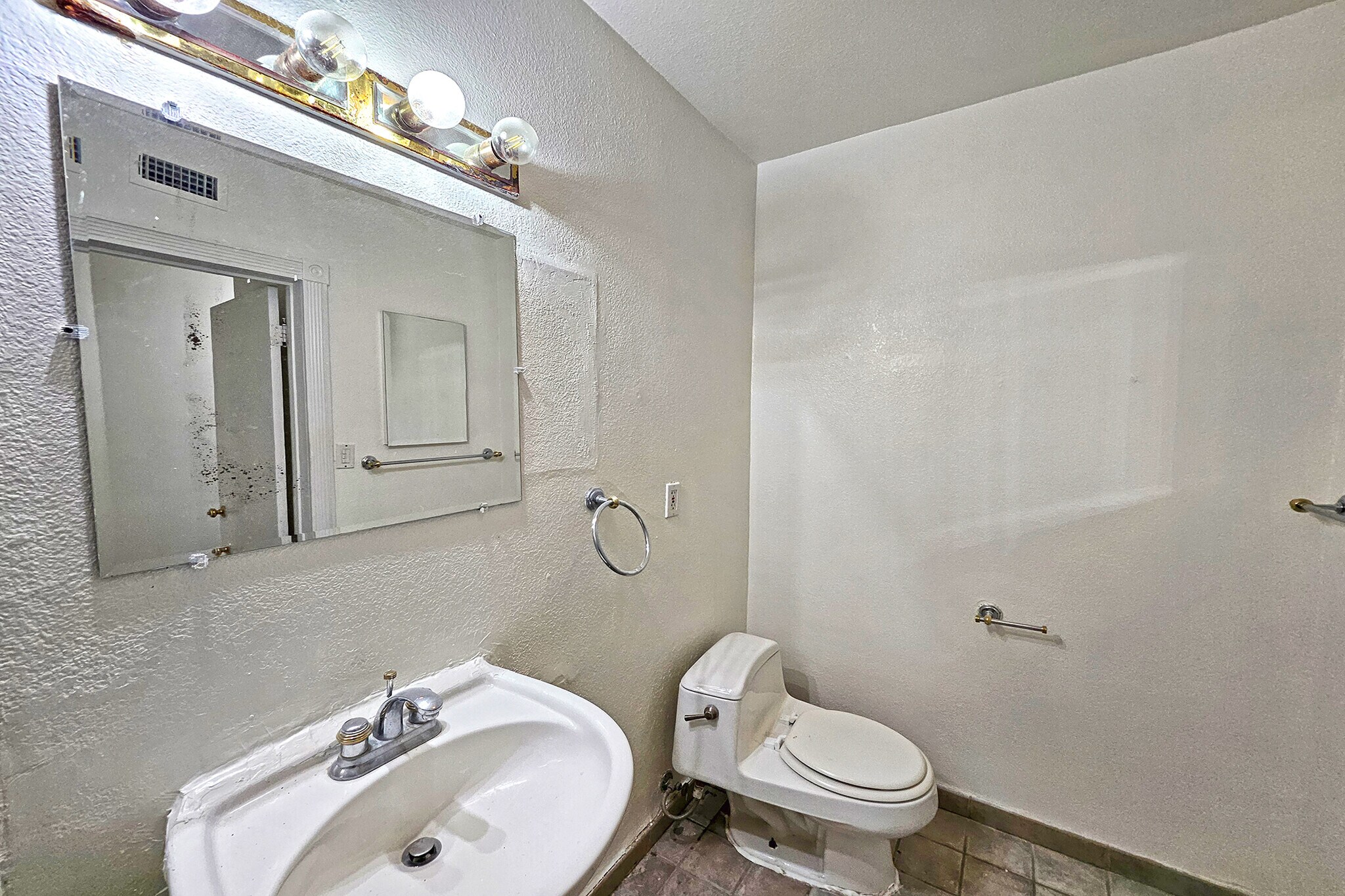 Building Photo - 9321 Donna Ave