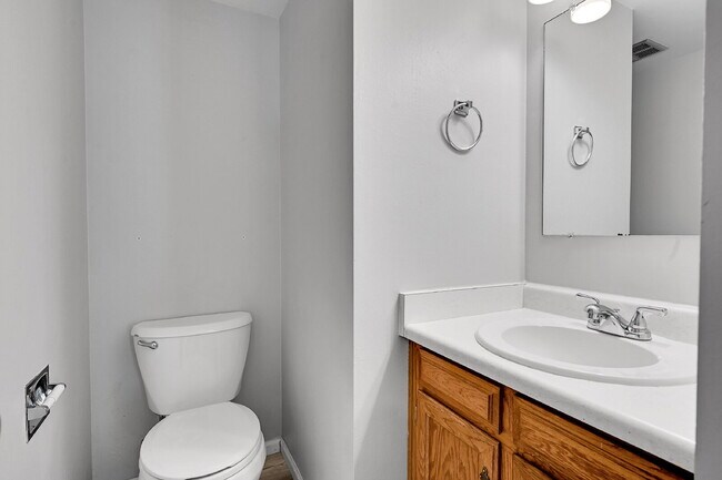 Building Photo - $2,895 - 3 Bed, 2.5 Bath Home with Central...