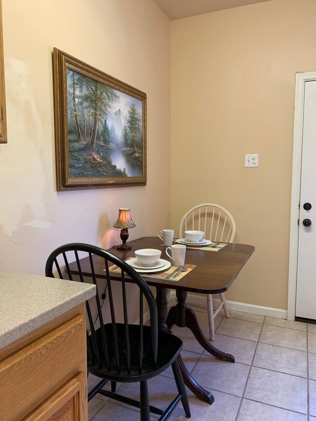 Building Photo - Studio