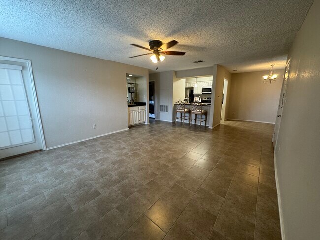 Building Photo - 1202 Thorpe Ln