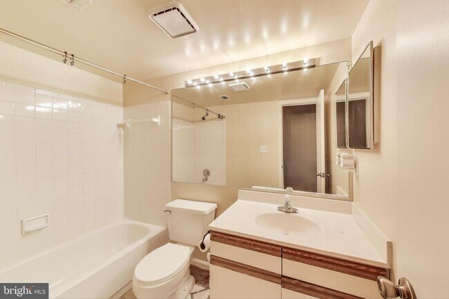 Building Photo - 918 Westhaven Dr