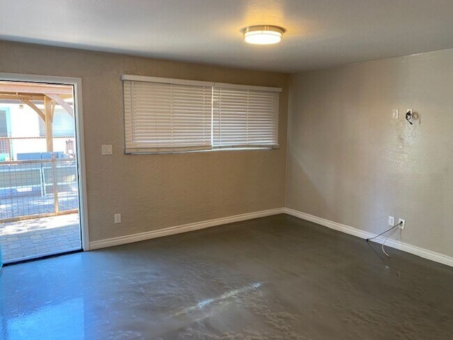 Building Photo - 3025 N 38th St