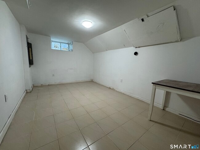 Building Photo - 55 Kings College Pl