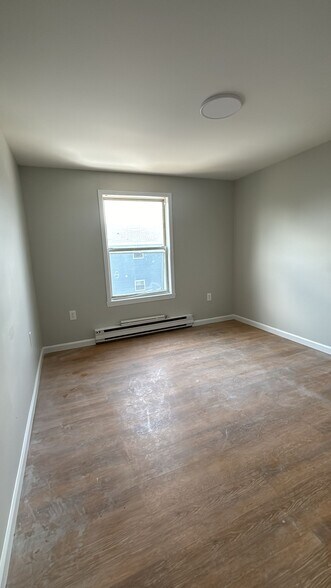 394 S 6th St 3R - 387 S 6th St
