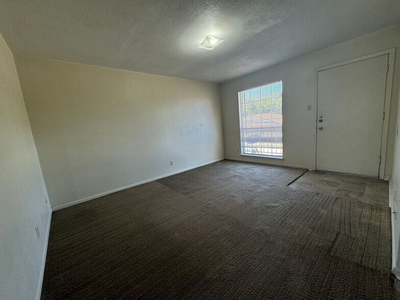 Building Photo - 224 Hold St