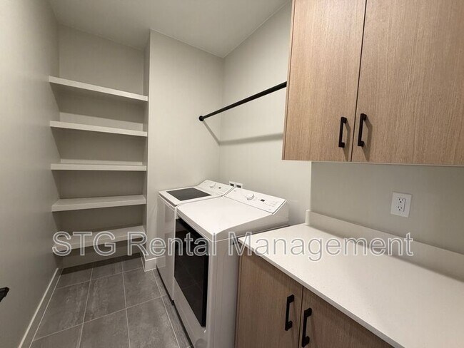 Building Photo - 577 E Hemsworth Ln