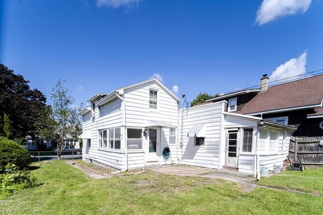Building Photo - 874 6th Ave