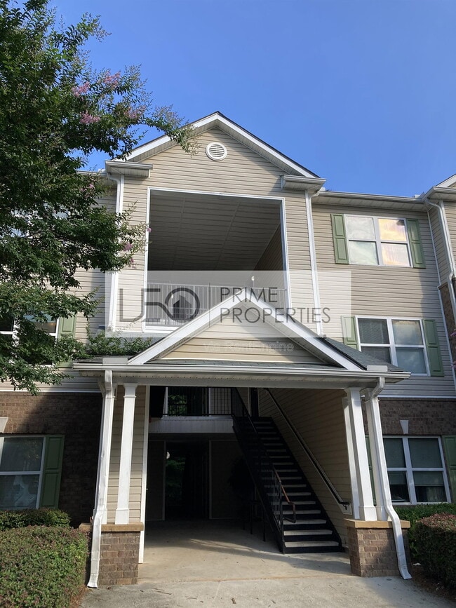 Building Photo - 7201 Fairington Ridge Cir